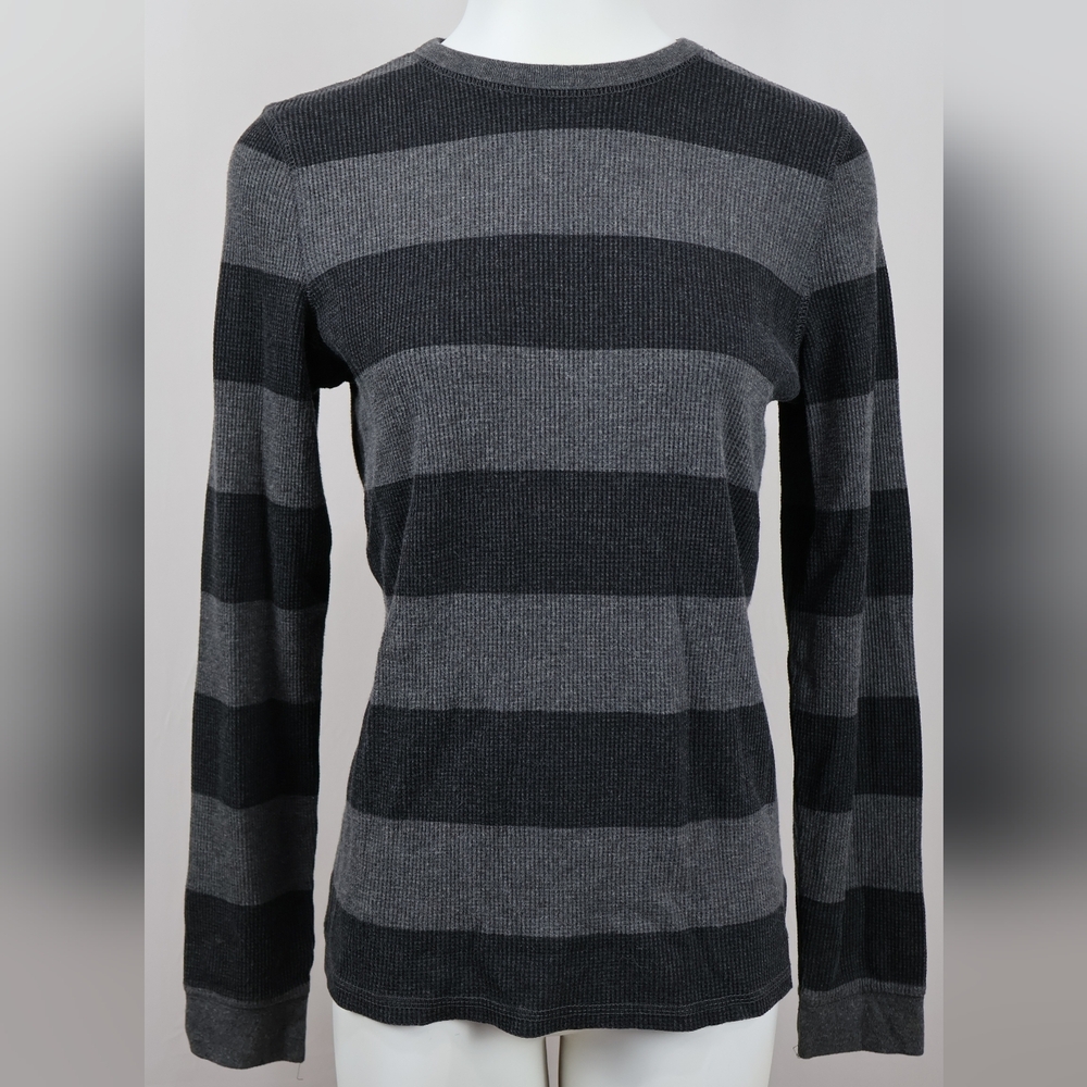 🔖 Urban Pipeline Youth XL Gray and Black Striped Sweater